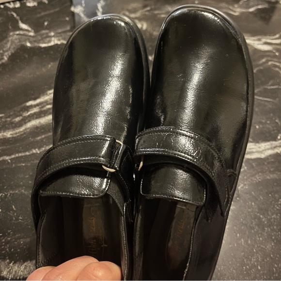 Brand new velcro close flat comfy shoes - Picture 6 of 6